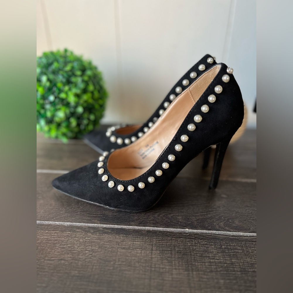 Penny Loves Kenny Ozzie Women’s Stiletto Pumps Black Faux Suede Faux Pearls Sz8M - Picture 5 of 9